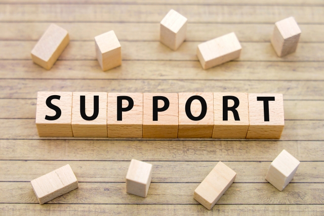 SUPPORTと書かれたブロック