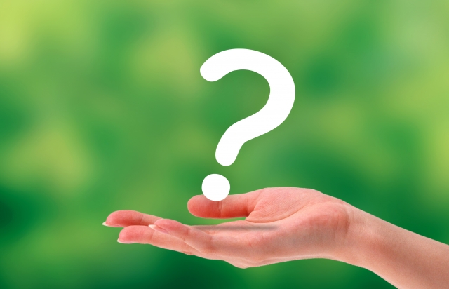 ハテナを持つ手